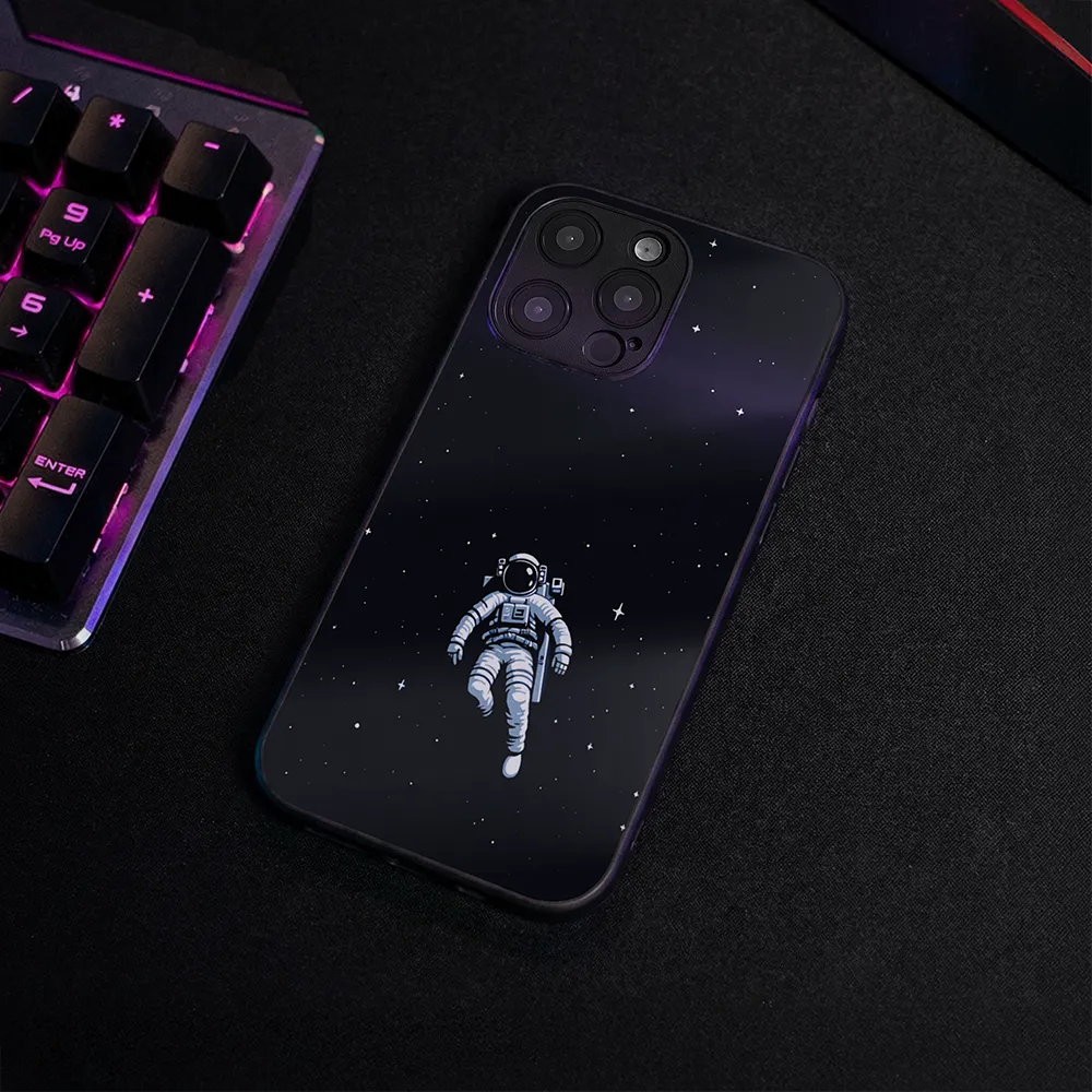 Glass Phone Case Lost Astronaut - Image 4