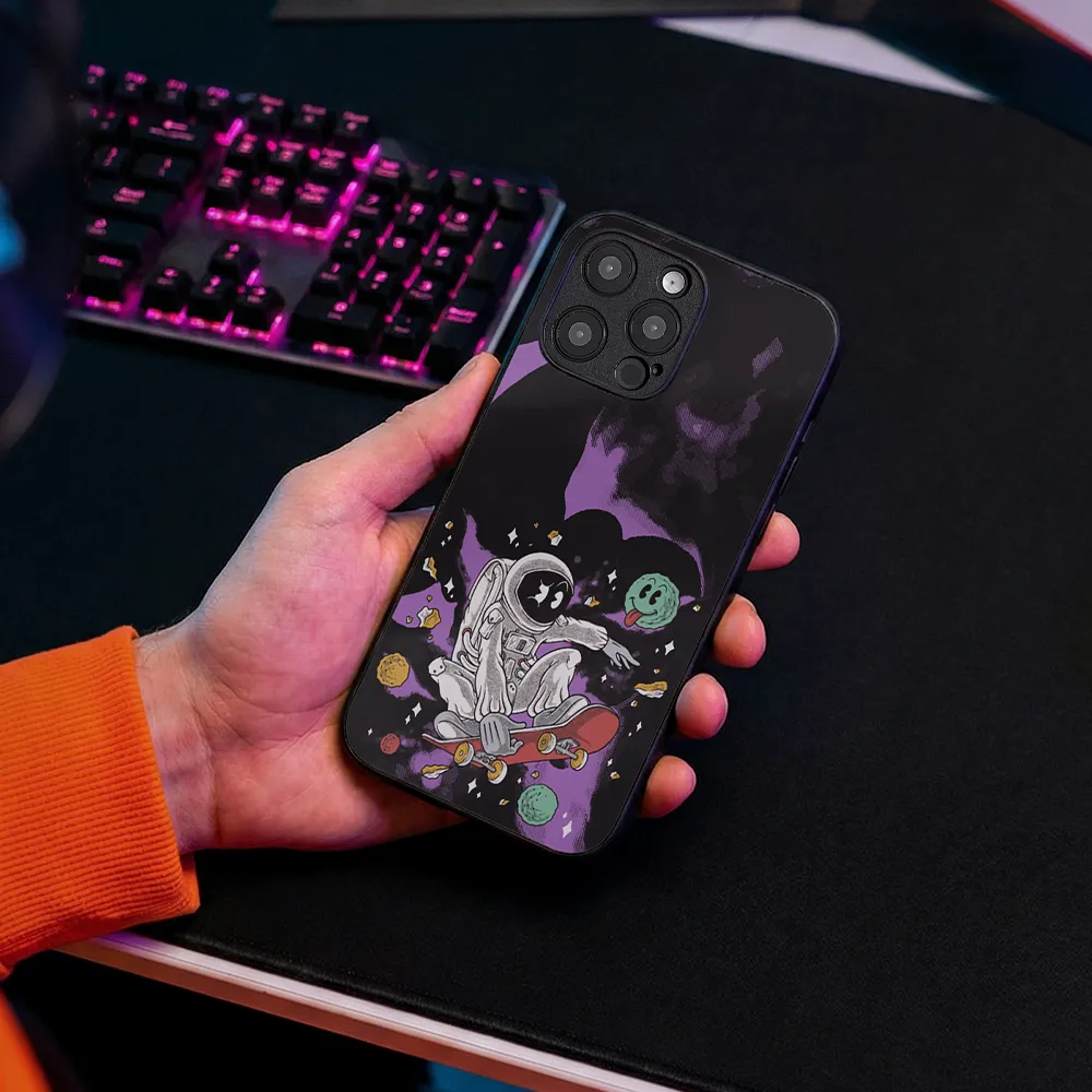 Glass Phone Case Skater Astronaut - Image 5