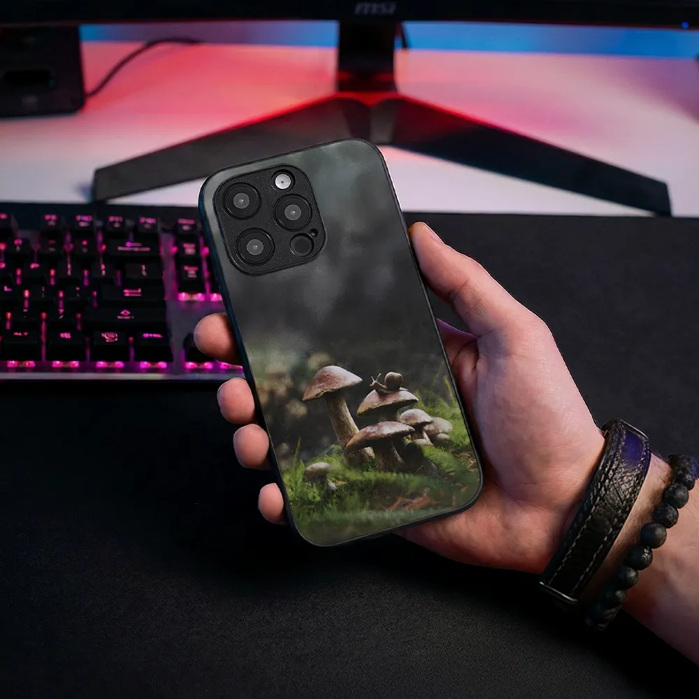 Glass Phone Case Snail - Image 3