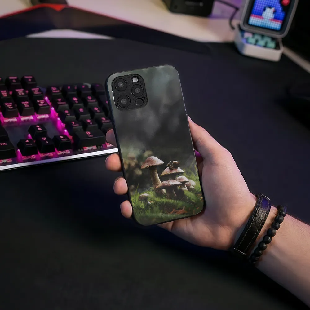 Glass Phone Case Snail - Image 6