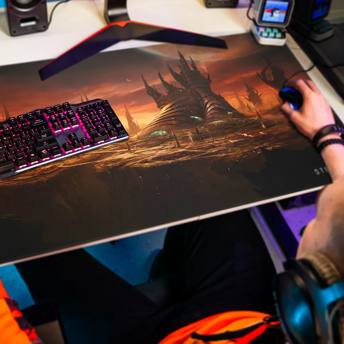 Mousepad Alien City by Kentaro Kanamoto - Image 2