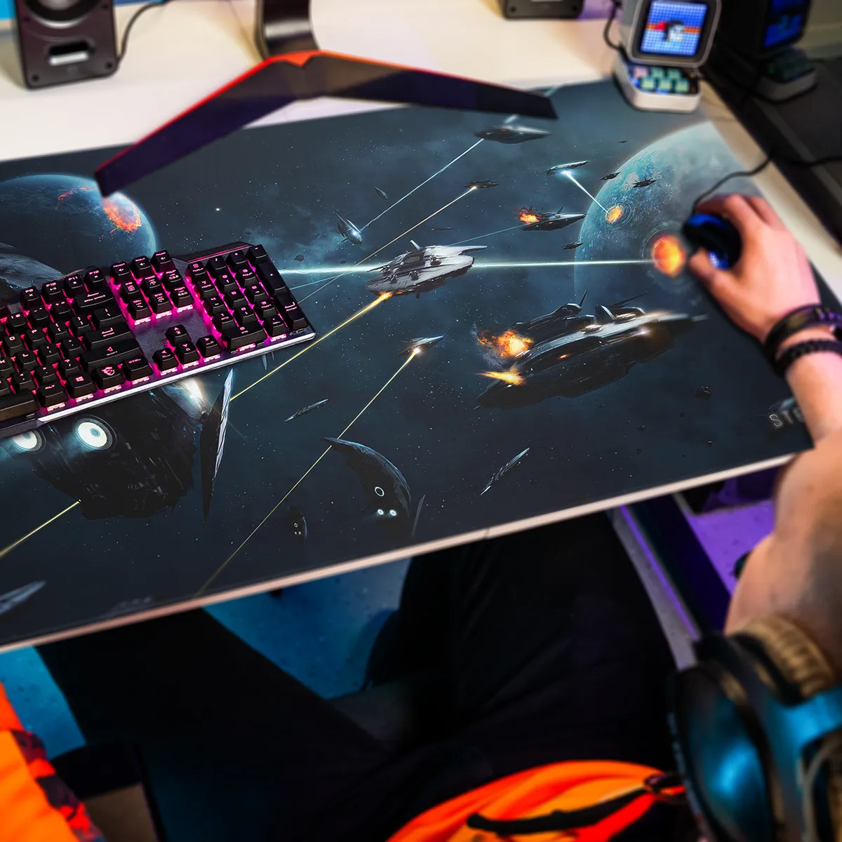 Mousepad Battle by Kentaro Kanamoto - Image 2