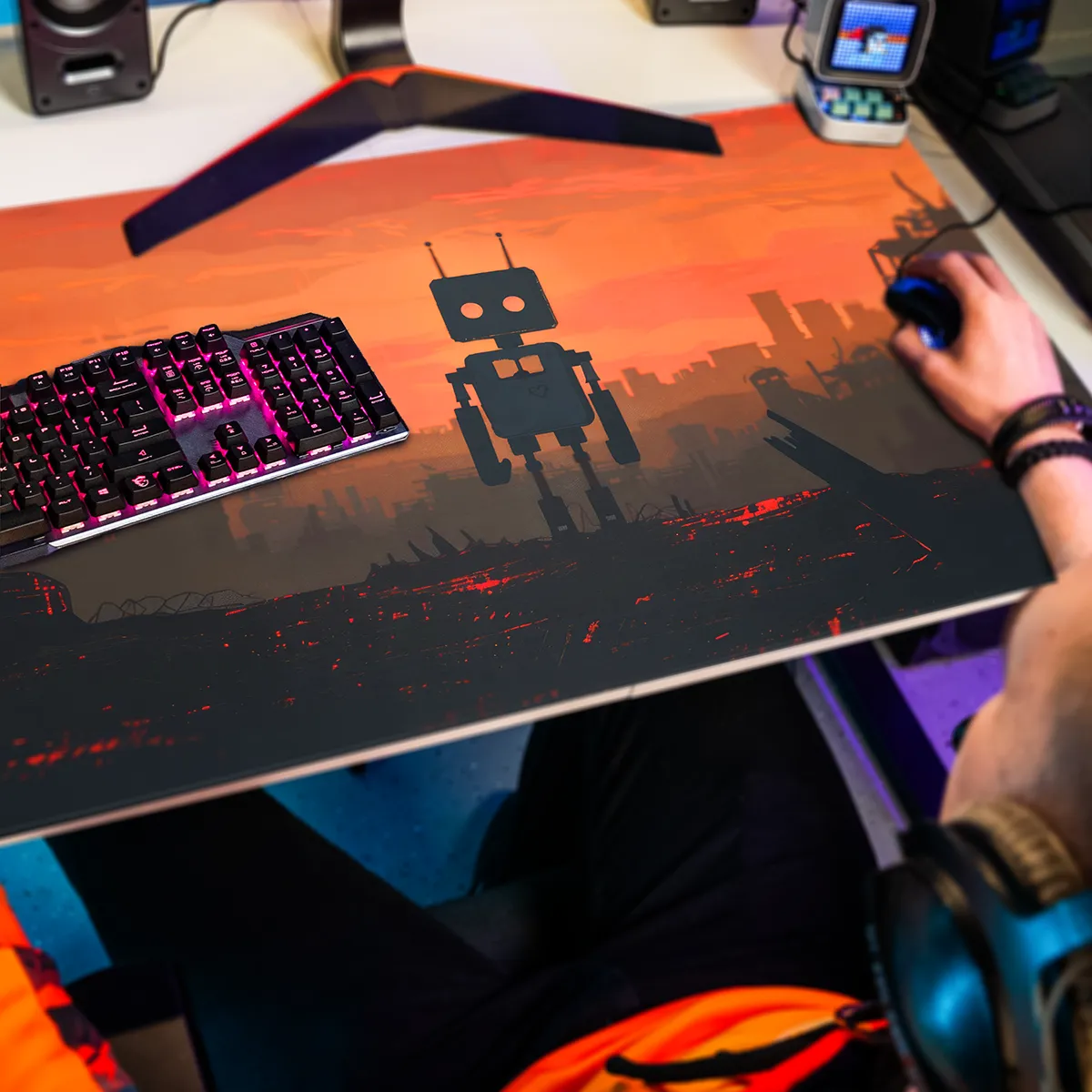 Mousepad Death and Robots - Image 2