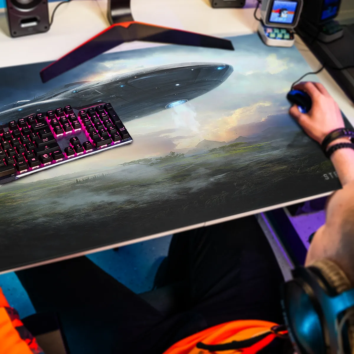 Mousepad Landing Ship by Kentaro Kanamoto - Image 2