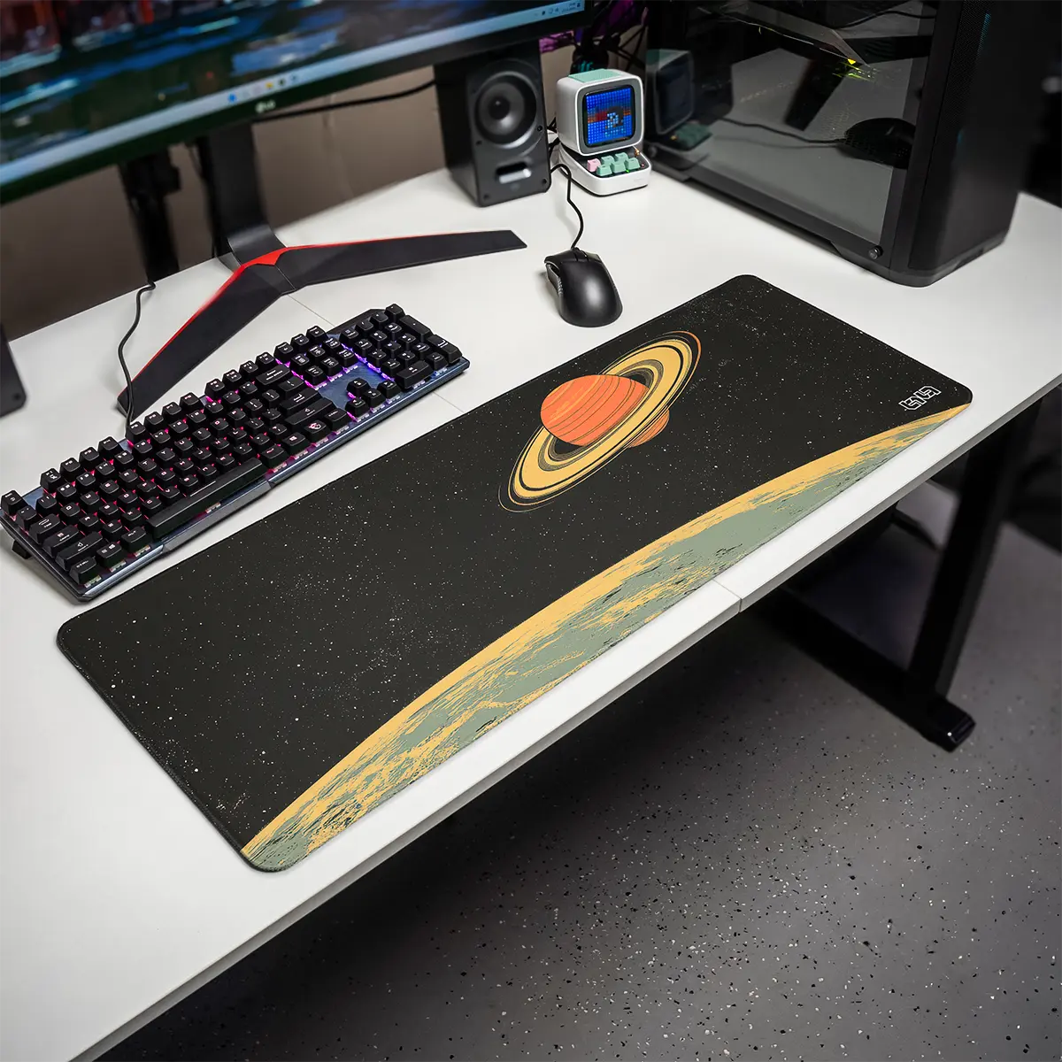 Mousepad Saturn's Moons Landscape - Image 14